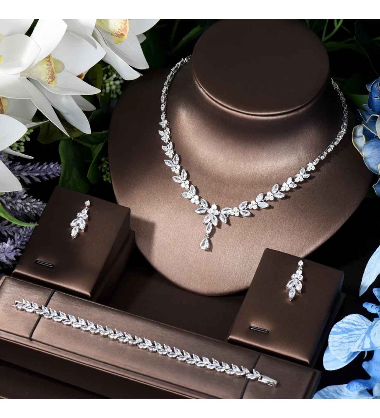 Özel Günler İçin Takı Seçimi: Düğün, Nişan ve Doğum Günü Hediyesi Özel Günler İçin Takı Seçimi: Düğün, Nişan ve Doğum Günü Hediyesi