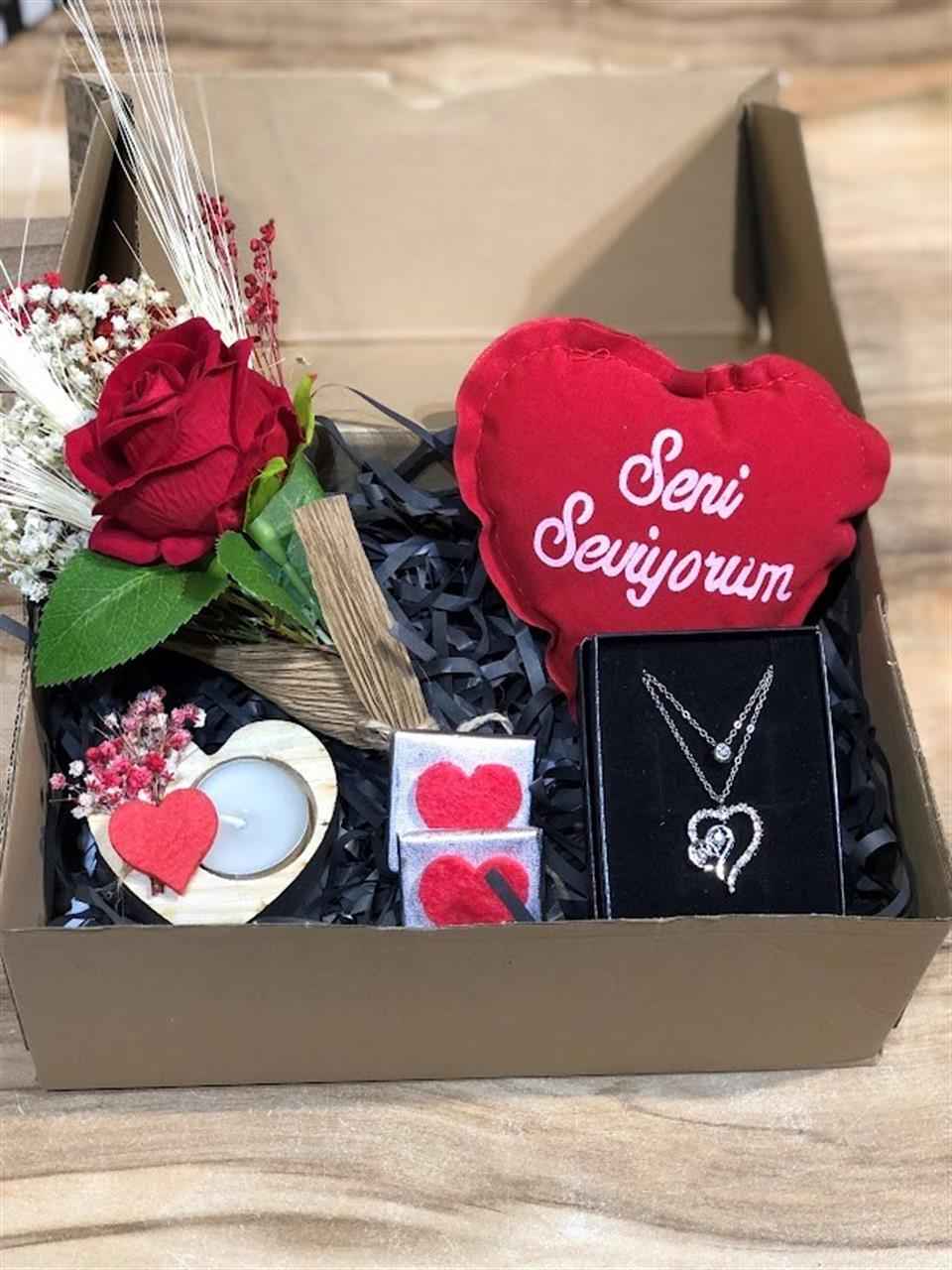 Sevgililer Günü İçin En Şık Takı Önerileri