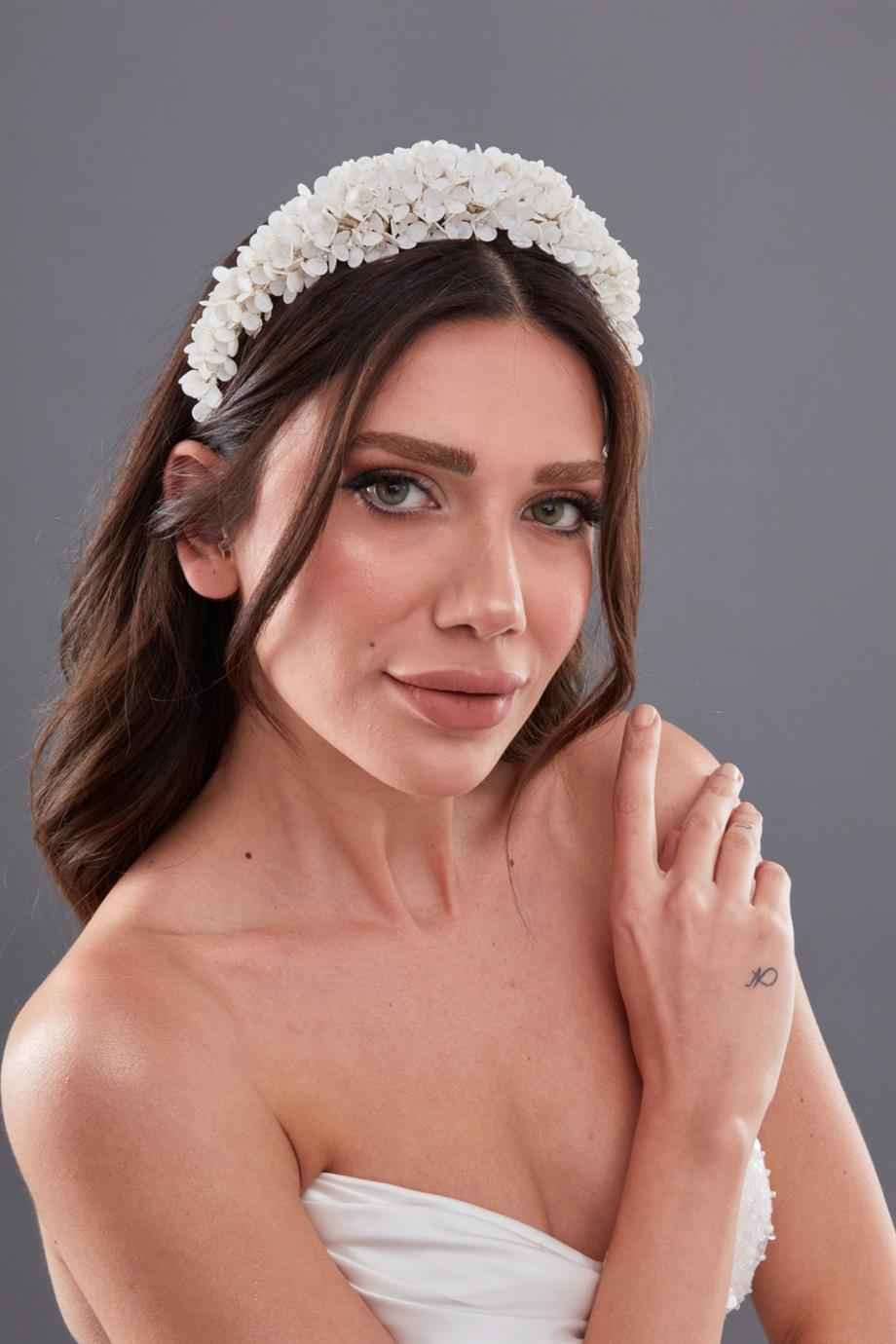 Gelin Tacı Seçimi Nasıl Olmalıdır? Gelin Tacı Seçimi Nasıl Olmalıdır?