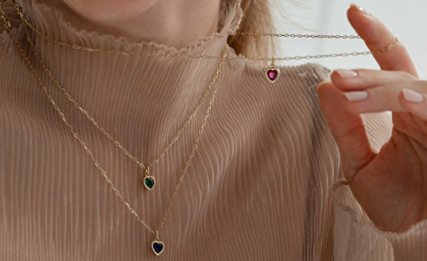 Günlük Kombinlere Uyum Sağlayan Minimalist Takılar