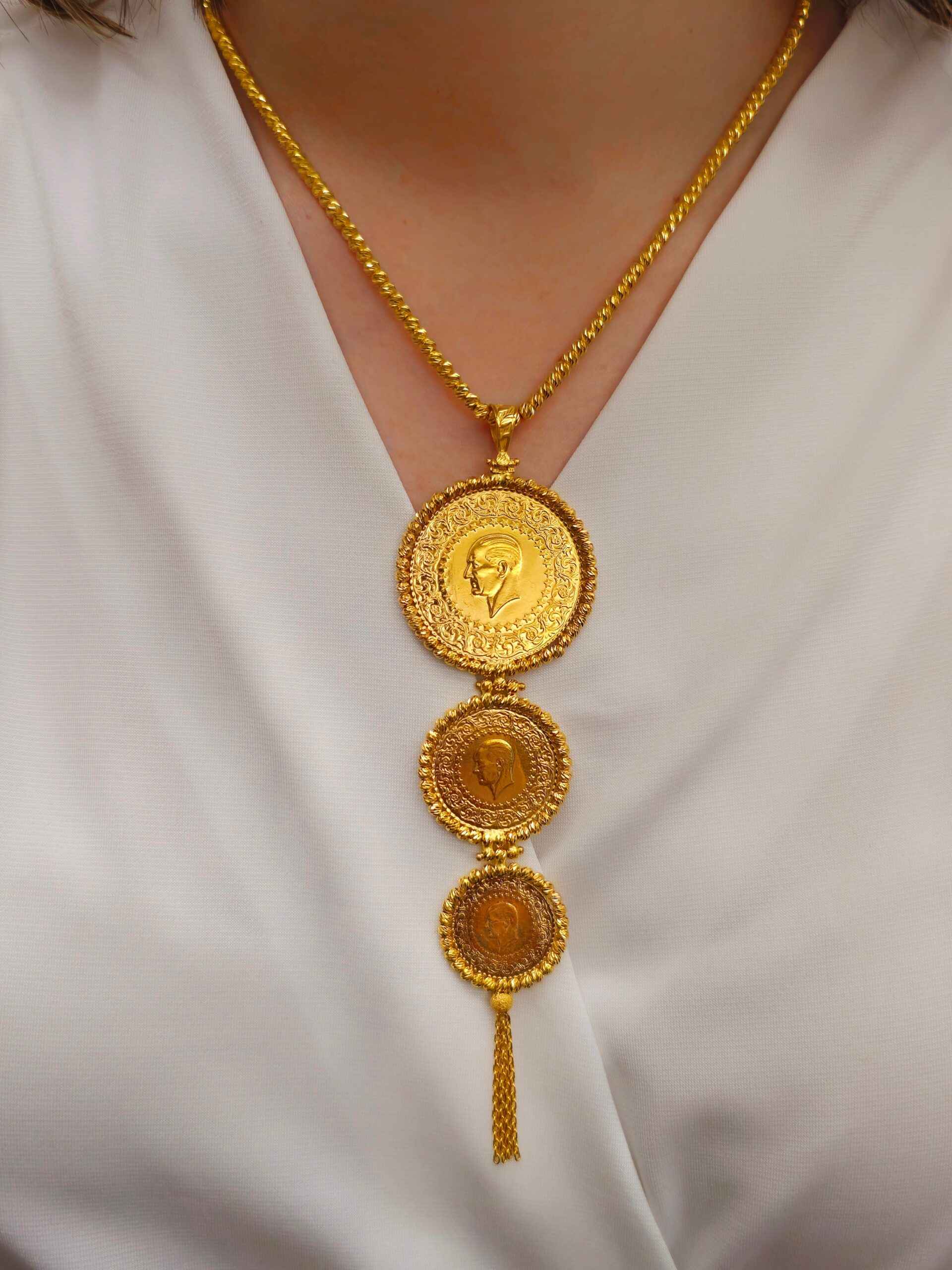 Altın Kolye Seçerken Nelere Dikkat Edilmeli? Uzmanından Öneriler