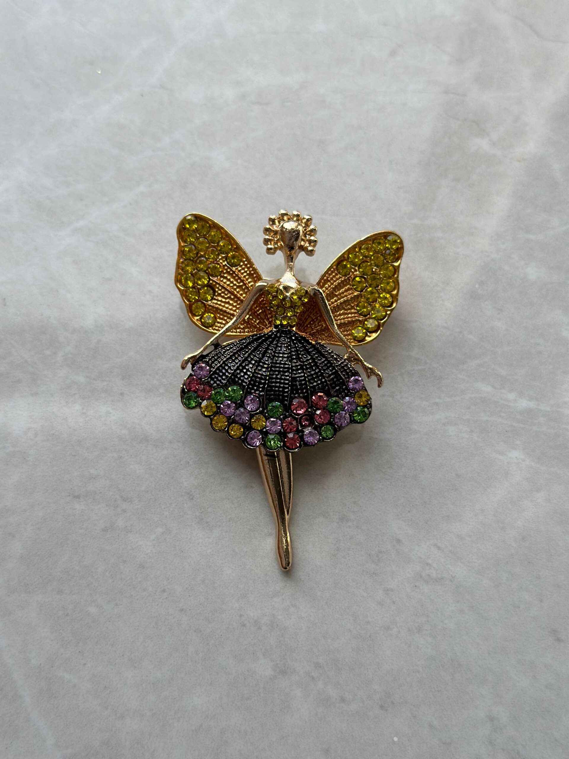 broş nasıl kombin yapılır