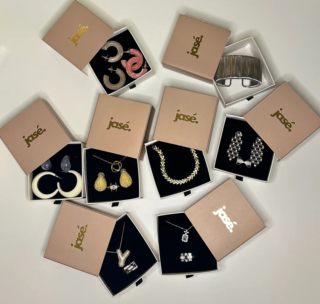 Takılarınızı Uzun Ömürlü Kullanmak İçin Bakım İpuçları Takılarınızı Uzun Ömürlü Kullanmak İçin Bakım İpuçları